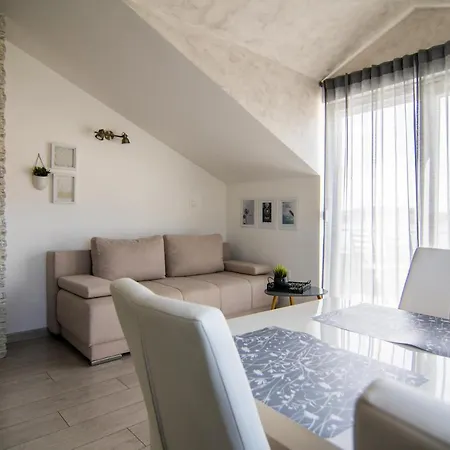 Up&up * Rogoznica (Sibenik-Knin)