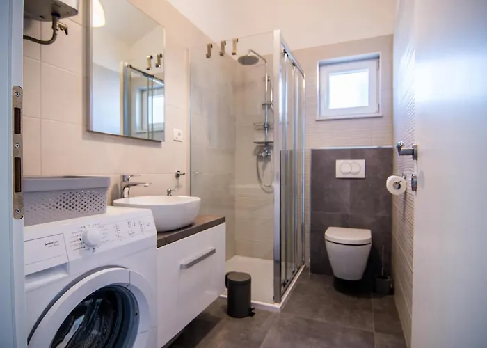 Up&up * Rogoznica (Sibenik-Knin)