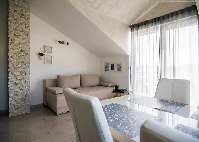 Up&up * Rogoznica (Sibenik-Knin)